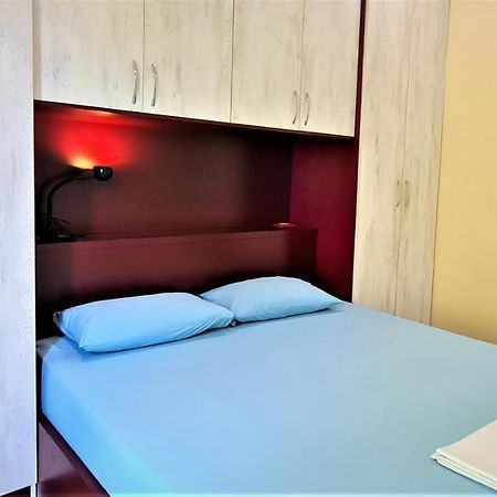 2V1 - Blloku Mac Appartement Tirana Buitenkant foto