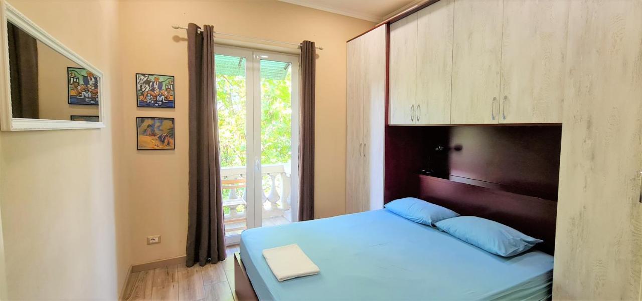 2V1 - Blloku Mac Appartement Tirana Buitenkant foto