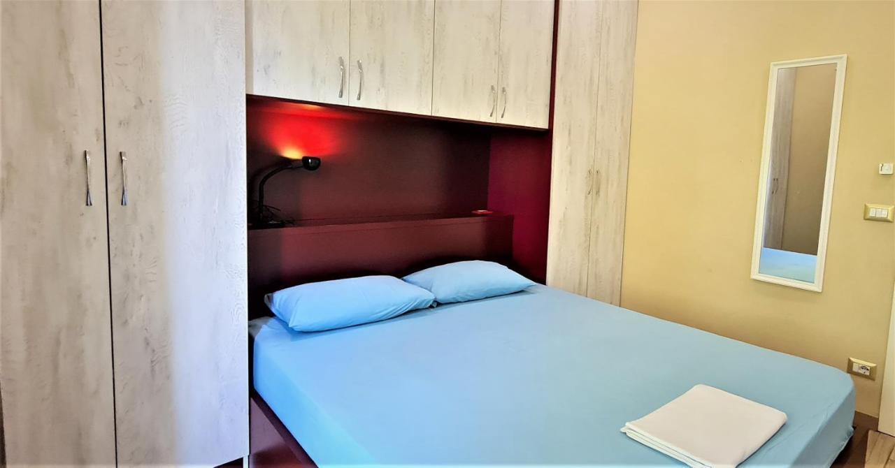 2V1 - Blloku Mac Appartement Tirana Buitenkant foto