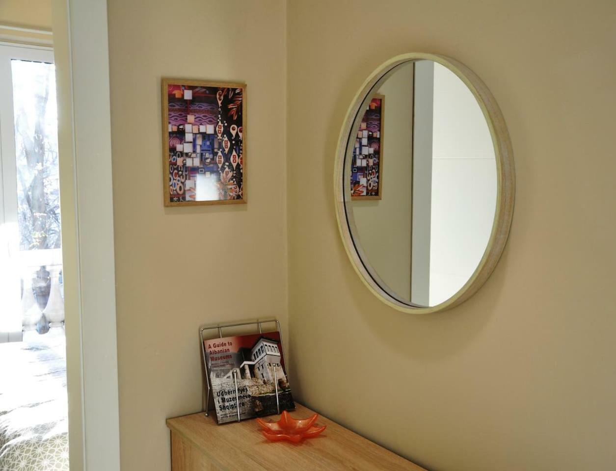 2V1 - Blloku Mac Appartement Tirana Buitenkant foto