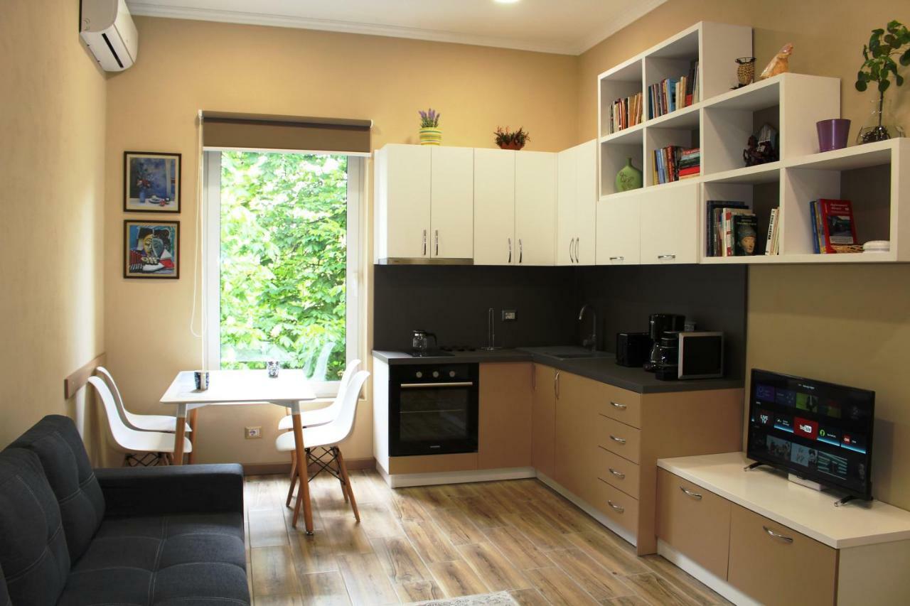 2V1 - Blloku Mac Appartement Tirana Buitenkant foto