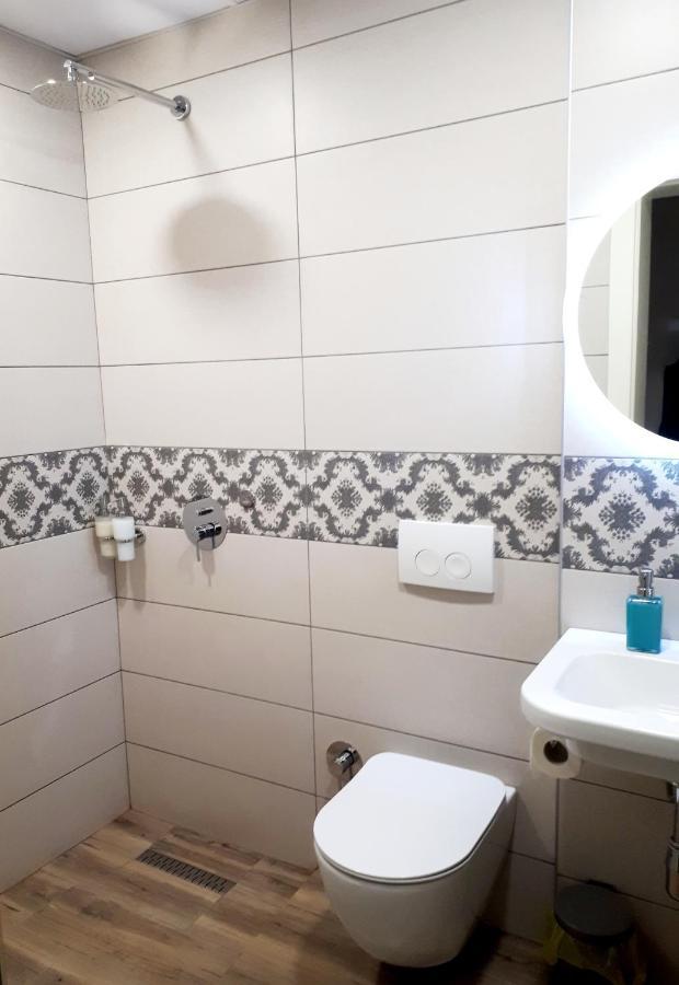 2V1 - Blloku Mac Appartement Tirana Buitenkant foto