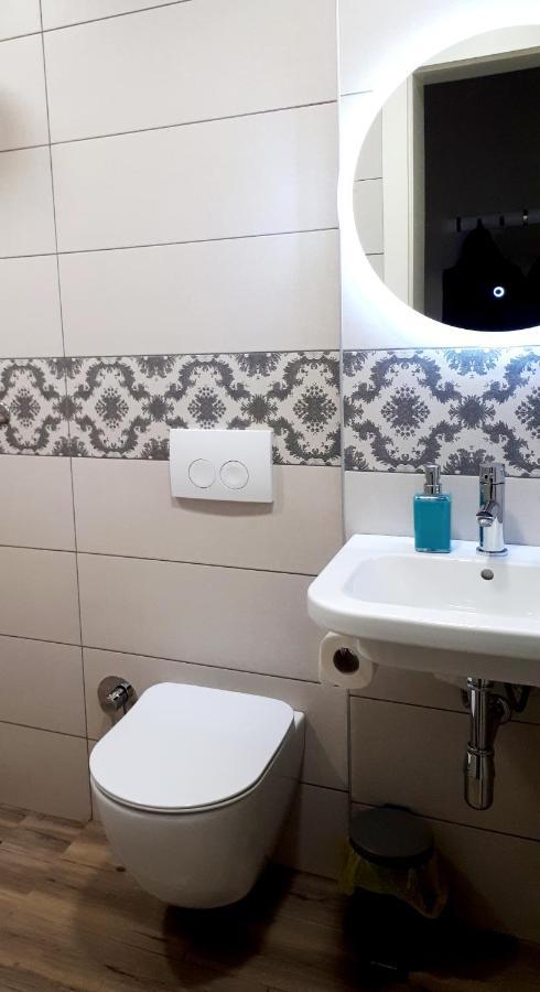 2V1 - Blloku Mac Appartement Tirana Buitenkant foto